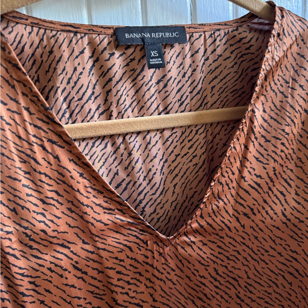 Banana Republic Tiger Patterned V-Neck Blouse